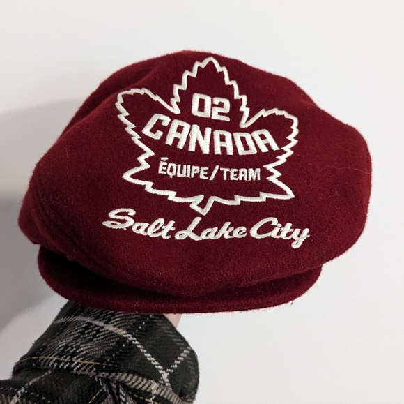 Vintage 02 Canadian Olympic beret - Picture 1 of 3